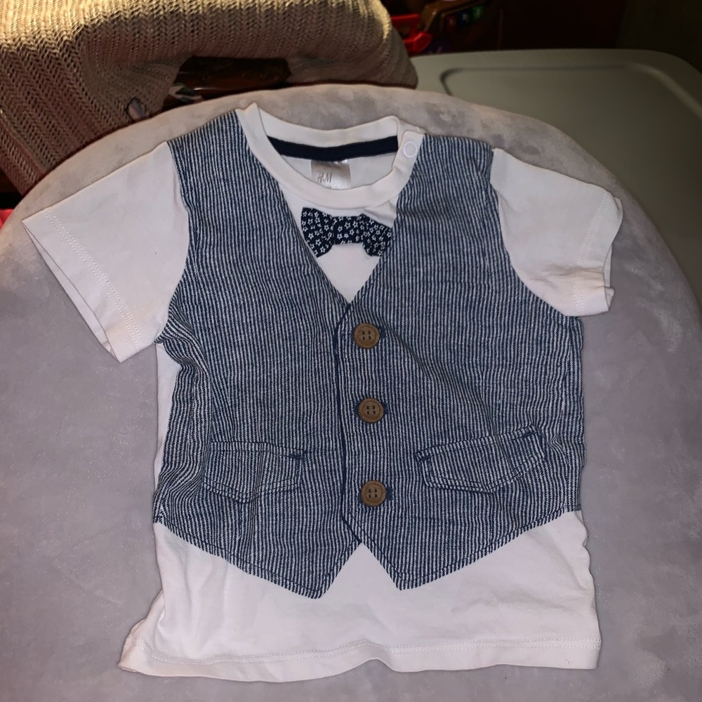 H&M vest-print shirt with bow tie